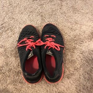 Black Nike Free Runs